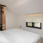 3 Bedroom Beautiful In * 诺维·维诺多尔斯基