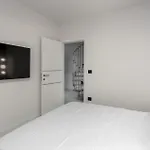 公寓 3 Bedroom Beautiful In 诺维·维诺多尔斯基