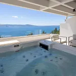 3 Bedroom Beautiful In * 诺维·维诺多尔斯基