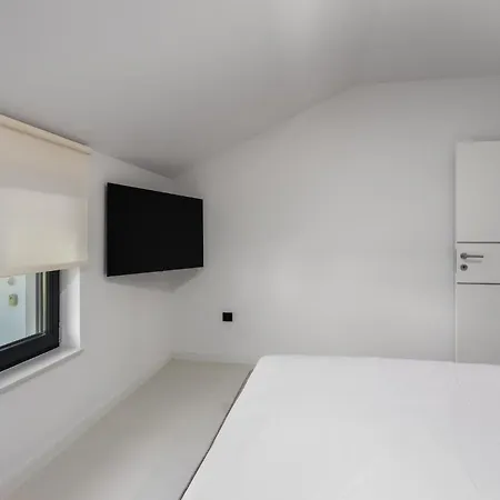 Awesome Apartment In Novi Vinodolski With Wifi * نوفي فينودولسكي