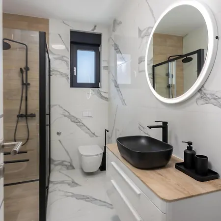 Awesome Apartment In Novi Vinodolski With Wifi شقة نوفي فينودولسكي