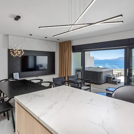 Awesome Apartment In Novi Vinodolski With Wifi شقة
