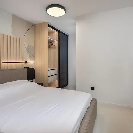 Apartament Awesome Apartment In Novi Vinodolski With Wifi *